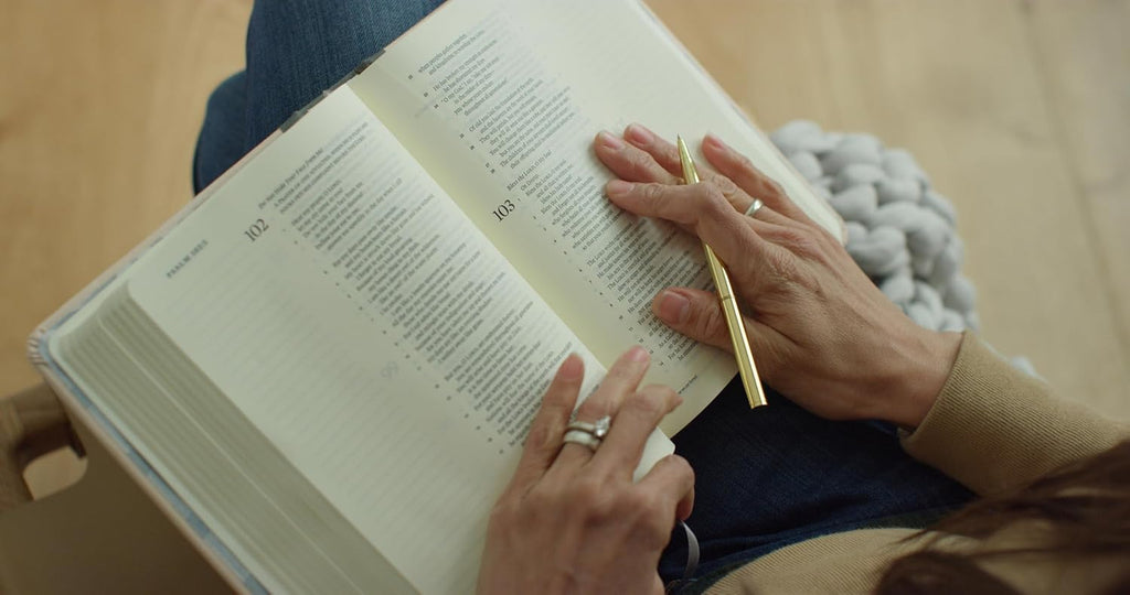 ESV Single Column Journaling Bible, Artist Series (Cloth over Board, Lulie Wallace, In Bloom): Holy Bible, English Standard Version