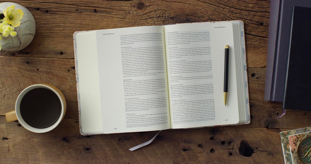 ESV Single Column Journaling Bible, Artist Series (Cloth over Board, Lulie Wallace, In Bloom): Holy Bible, English Standard Version