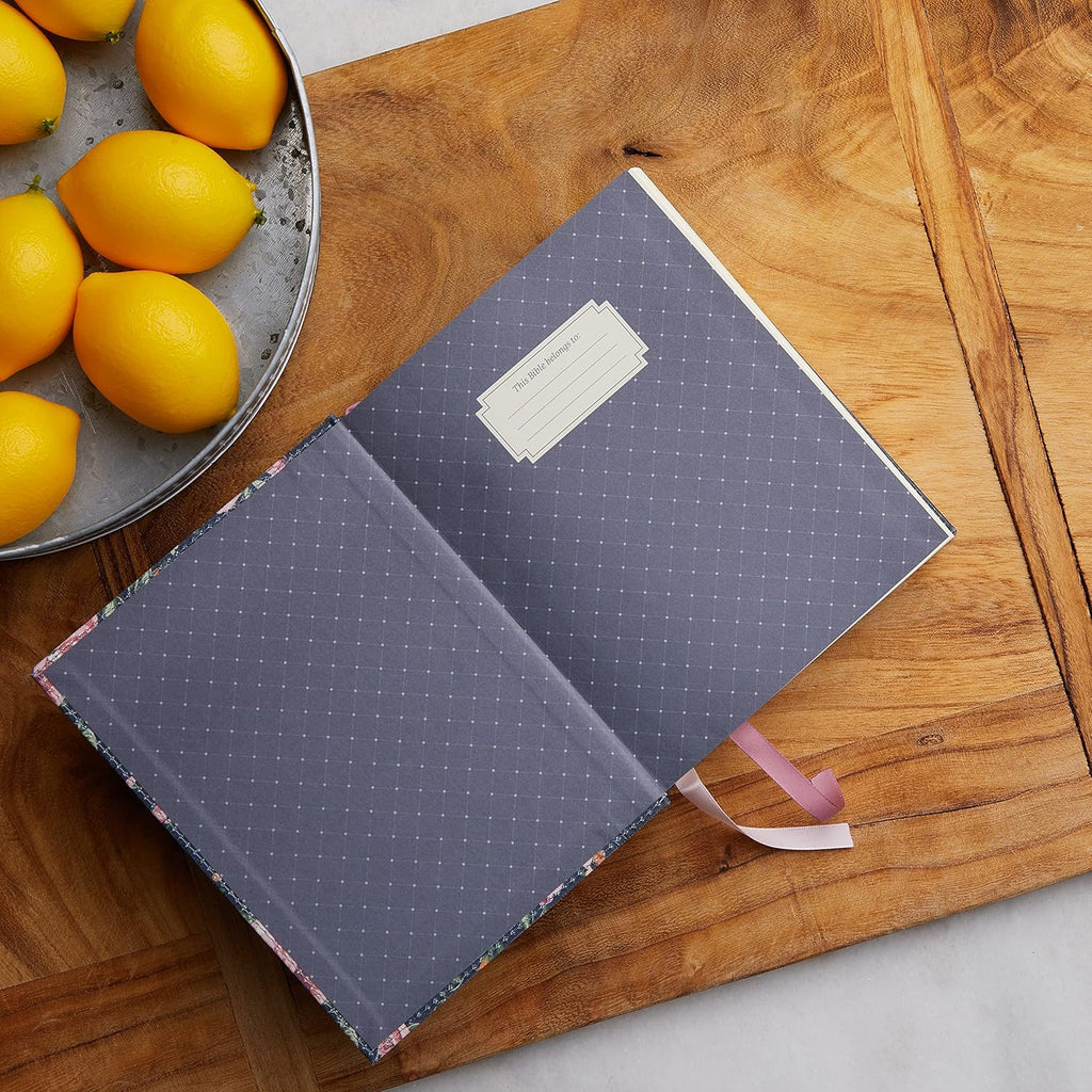 NKJV, Journal the Word Bible, Cloth over Board, Gray Floral, Red Letter, Comfort Print: Reflect, Journal, or Create Art Next to Your Favorite Verses